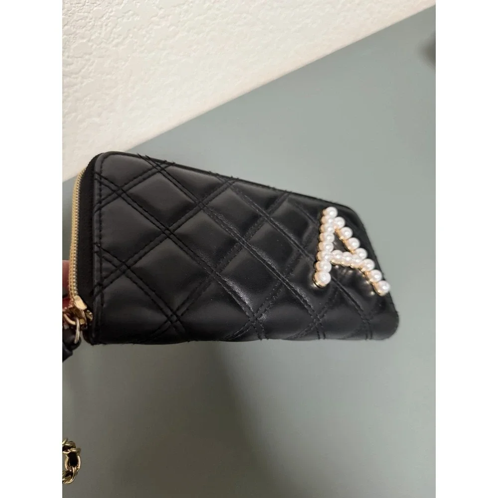 CLAIRE'S QUILTED FAUX LEATHER‎ PEARL INITIAL 